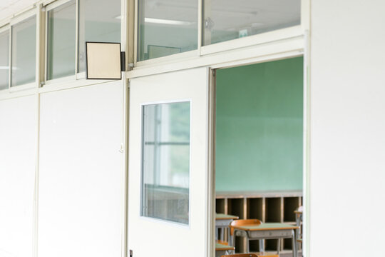 小学校・中学校・高校の教室の入り口
