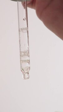 Gotero de acido hialuronico en clinica estetica