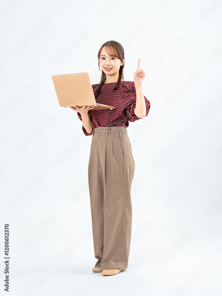 Poster ノートパソコン、女性、PC、SNS、おすすめ、キャンペーン、セール、紹介、案内、ガイド、ポイント、レッスン、セミナー、カジュアル、宣伝、PR、誘導、アプリ、お知らせ、告知、説明、ビジネスウーマン、情報、DX、ビジネス、キャリアウーマン、メール、検索、予約、お得、ビズ、リーチ、笑顔、日本人、若い、広告、受付、勧める、編集、動画、ニュース、プレゼント、ナンバーワン、アドバイザー、デザイナー、切り抜き、