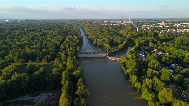 Stauwehr Oberfoehring Muenchen, Bayern, Deutschland Luftaufnahme im Sommer. Dam on Isar River in Munich, Germany aerial view in summer. Top view of the English Garden and the dam on the River Isar. 