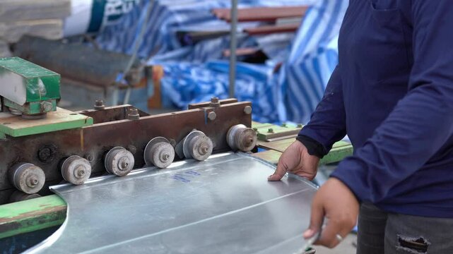 Industrial a bending machine for metal sheet