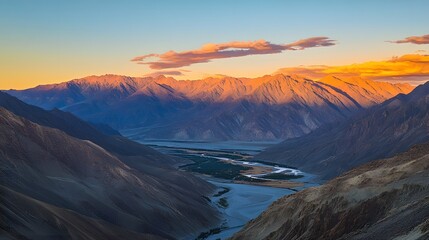 Obraz premium Majestic Mountain Range Sunset Valley River Scene