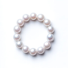 Obraz premium Top view natural pearl women bracelet or necklace, isolated on a white background
