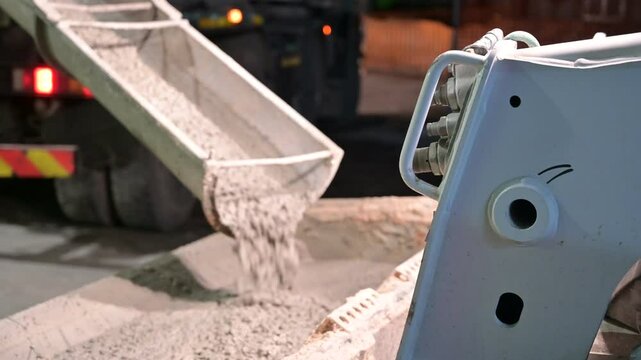 preparazione del cemento in un cantiere edile