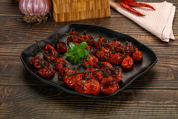 Baked cheeryy momatoes with olive oil