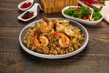 Vietnamese fried rice with prawn and squid Kom Ran