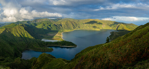 Fototapeta premium landscape with lake and mountains