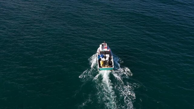 Footage of amateur fishermen fishing with their boats.