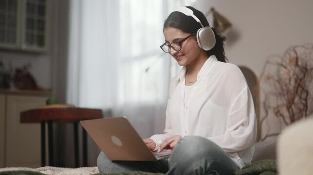 student, study, distance, education, freelancer, arab, arabian, busy, cheerful, computer, concentration, confident, course, effective, exam, female, freelance, girl, home, homework, india, indian, ind