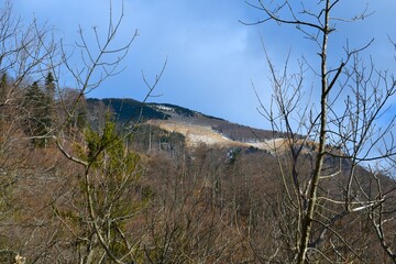 Obraz premium View of Srednji vrh and Hudičev Boršt in Gorenjska, Slovenia