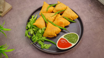 Indian Food – Samosa is a famous Indian cuisine snack, a crispy pastry filled with spiced potatoes and peas. A must-try street snack found at restaurants and food stalls in India.
