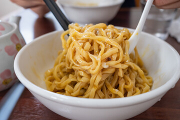 汁なしラーメンの