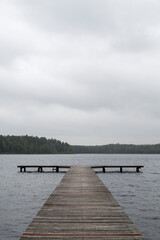 Obraz premium Molo nad kaszubskim jeziorem