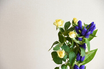 薔薇とりんどう