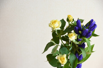 薔薇とりんどう