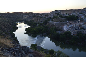 Vista da cidade fortificada de Toledo