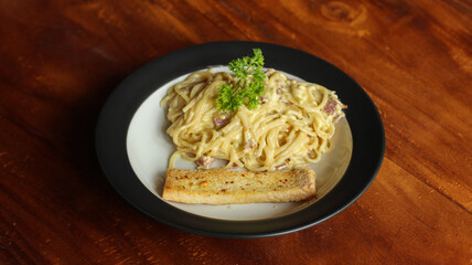 spaghetti with pesto sauce