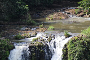 An der Kante des Wasserfalls von Chamarel