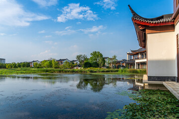 Obraz premium Picturesque Traditional Lakeside Architecture