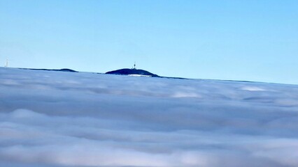 Fototapeta premium Köterbergkuppe im Hochnebel