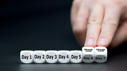 Seven cubes with the expression of 7 days. Hand turns the last two cubes and changes the expression to 'weekend'.