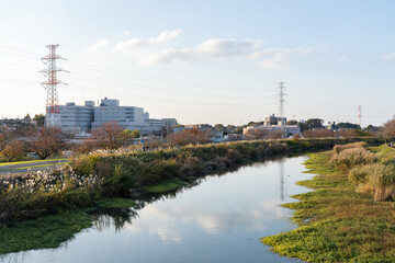 Obraz premium 大堀川沿いの土手散歩