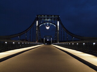 Fototapeta premium Kaiser Wilhelm Brücke bei Nacht