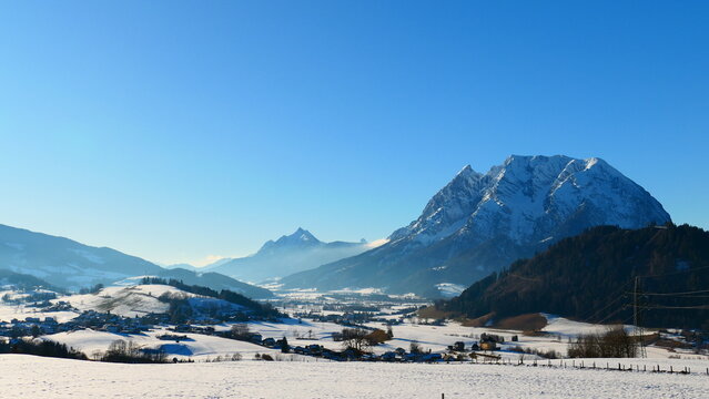 Blick &uuml;ber Aigen im Ennstal auf den Grimming