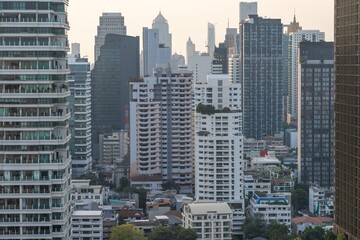 Fototapeta premium City skyline showcases modern architecture and urban life in a bustling metropolitan area during the evening light
