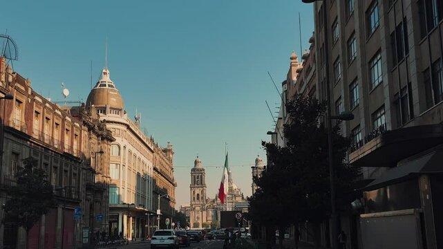 Centro de la ciudad de m&eacute;xico por la ma&ntilde;ana, catedral metropolitana