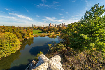 Fototapeta premium Vista del parque central de nueva york desde dentro