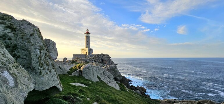 Faro de Punta Nariga en Malpica de Berganti&ntilde;os, Galicia