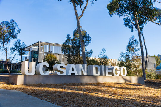 Sign for entrance to UC San Diego