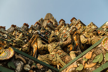 Wat Arun details