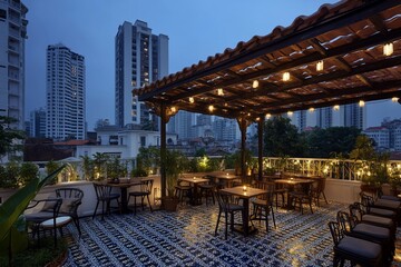Obraz premium Rooftop patio with city view at dusk; tables, chairs, pergola, lights.