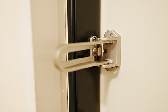 「ドアガード」の写真素材 | 228,381件の無料イラスト画像 | Adobe Stock