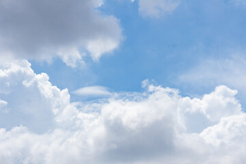 Fototapeta premium Summer blue sky cloud gradient light white background. Beauty cloud