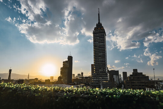 Sunset at the iconic Latin American Tower in downtown Mexico City