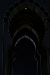Islamic arch at night, high-definition. Dark and gold tones, detailed focus, pure black, deep shadows, architectural art style 