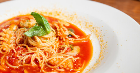 spaghetti with tomato sauce