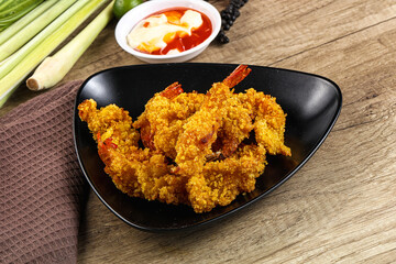 Golden deep prawn tempura wuth sauce