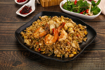 Vietnamese fried rice with prawn and squid Kom Ran