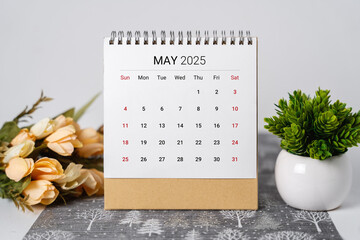 May 2025 Desk Calendar with Flowers and Potted Plant