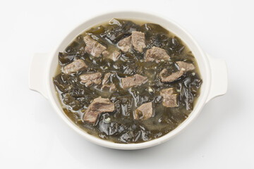 Soup made by boiling beef and seaweed.