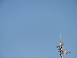 空と屋外拡声器