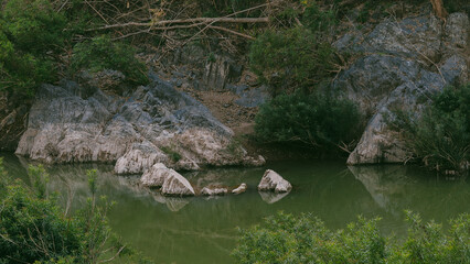 Three pieces of timbering bread topped with chocolate and almonds, placed on a wooden tray.