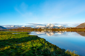 Obraz premium Haldsvagen Lake in Leknes - Norway