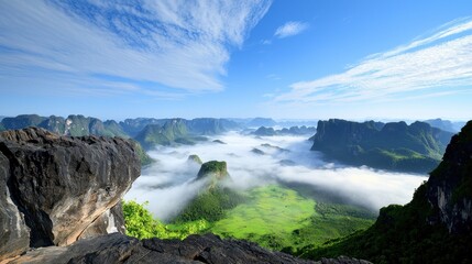 Obraz premium Misty Mountain Valley Panorama