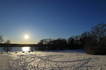 Obraz premium Winter day with snow. Around sunset. Maltesholmsbadet, Hässelby, Sweden. January, 2025.