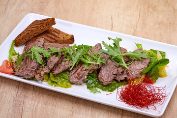 fried beef with salad and sauce